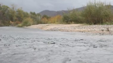 Sonbahar, dağ Nehri