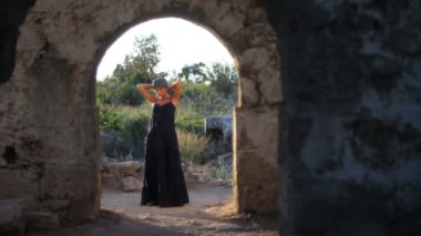 dansları ve antik kalıntıları