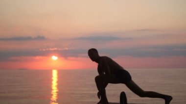 Yoga, deniz, şafak, gevşeme