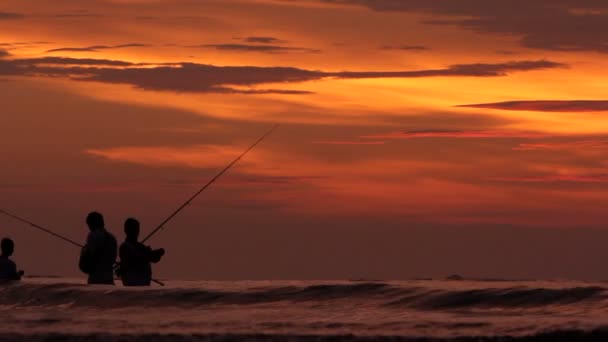 El pescador, puesta de sol, mar, sol — Vídeo de stock