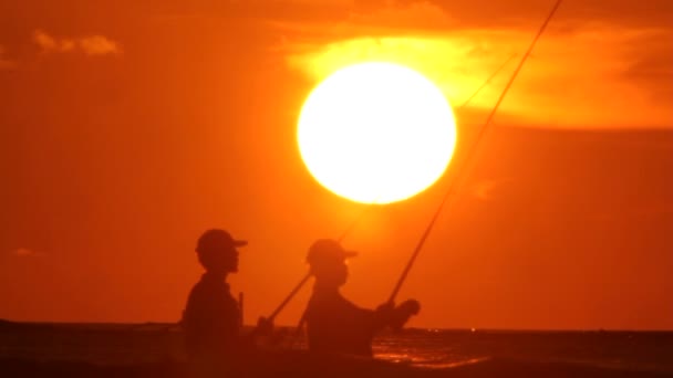 El pescador, puesta de sol, mar, sol — Vídeos de Stock