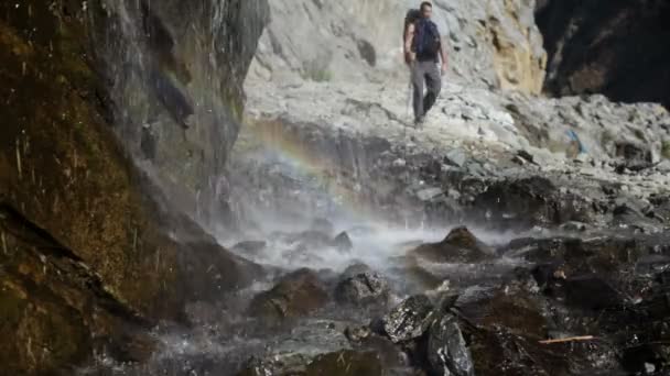 Resenären. berg. Nepal. — Stockvideo