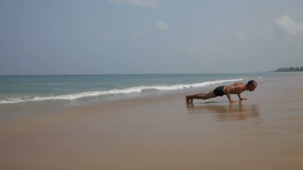 Yoga, Meer, Morgendämmerung, Entspannung — Stockvideo