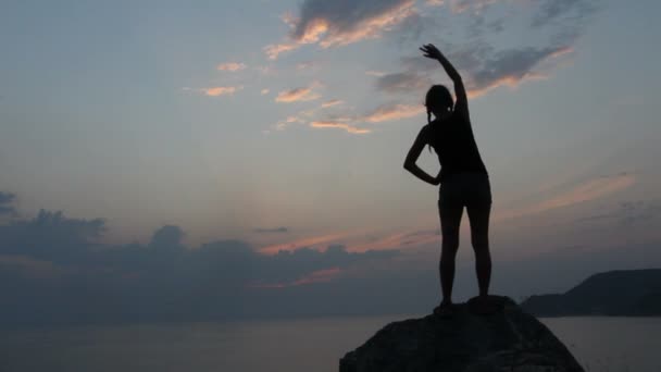 Woman, yoga, sea — Stock Video