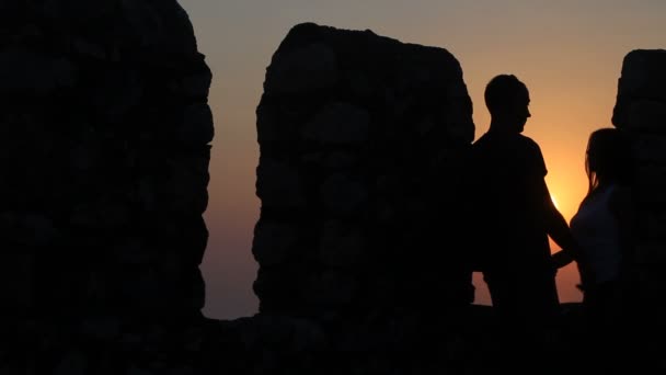 Ragazzo e ragazza. silhouette — Video Stock