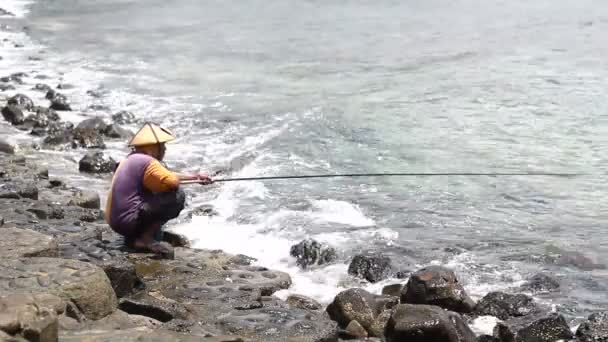 O pescador, por do sol, mar, sol — Vídeo de Stock