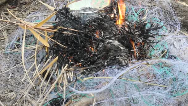 Fishing net, fire — Stock Video