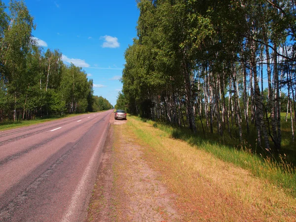 Vehicle is on the side of the highway — Stock Photo, Image