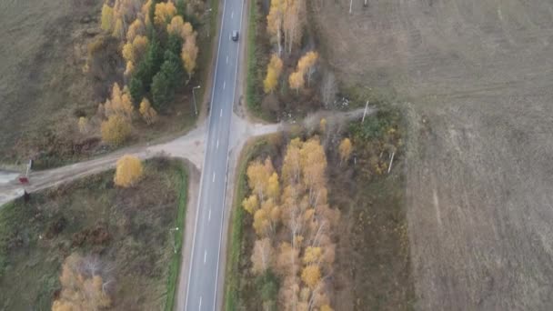 Sonbahar Kırsal Yollarında Uçan Bir Dron Yönde Trafik Var Bir — Stok video
