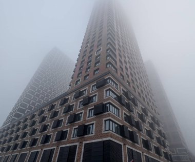 Sisteki yeni apartman dairesi. Rusya Moskova 02 Kasım 2021, Amurskaya Caddesi.