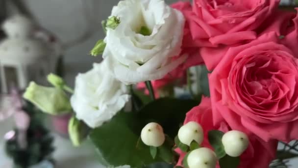 Câmera Gira Torno Buquê Rosas Escarlate Conceito Beleza Natural — Vídeo de Stock