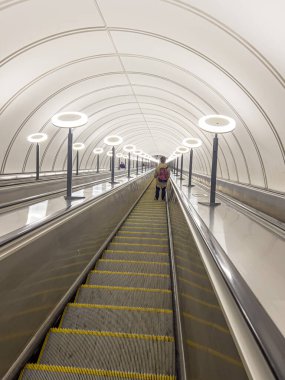 Savelovskaya metro istasyonunda yürüyen merdiven. Moskova 21.11.2021