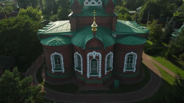 Drönaren Flyger Bort Från Den Ortodoxa Kyrkans Altare Den Ortodoxa — Stockvideo