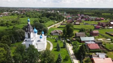 Moskova bölgesinin Pavloposadsky ilçesi Kazanskoye köyündeki Kazan İkon Kilisesi. 15 Temmuz 2021 Yazı