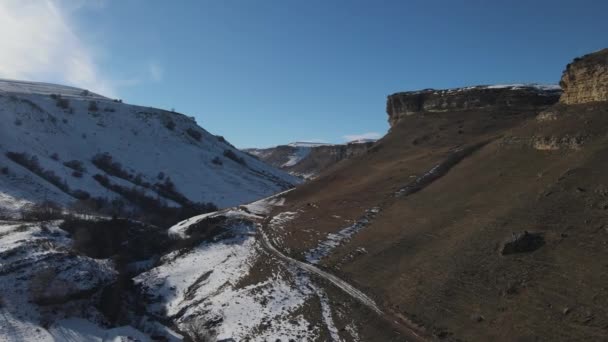 Droneflygning Langs Fjellet Området Rundt Landsbyen Honningfossen Karachay Cherkessia Kaukasus – stockvideo