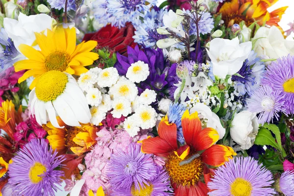 Φρέσκο μπουκέτο λουλουδιών καλοκαίρι — Φωτογραφία Αρχείου