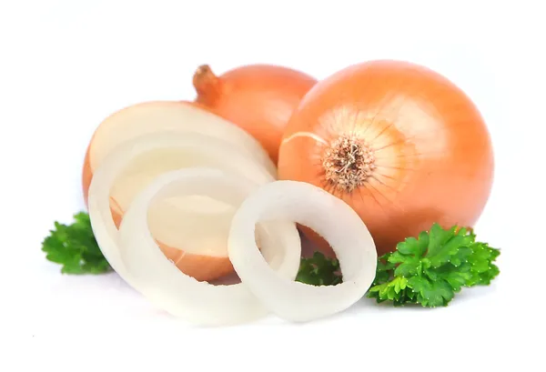 Oniona kroužky s petrželkou na bílém pozadí — Stock fotografie