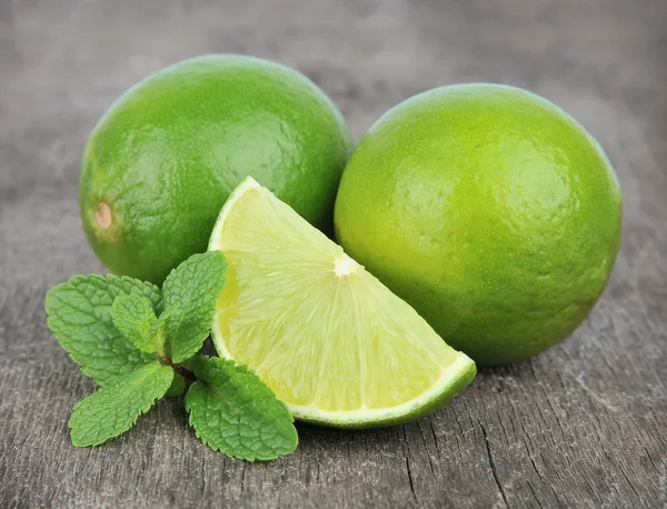 Lime with mint — Stock Photo, Image
