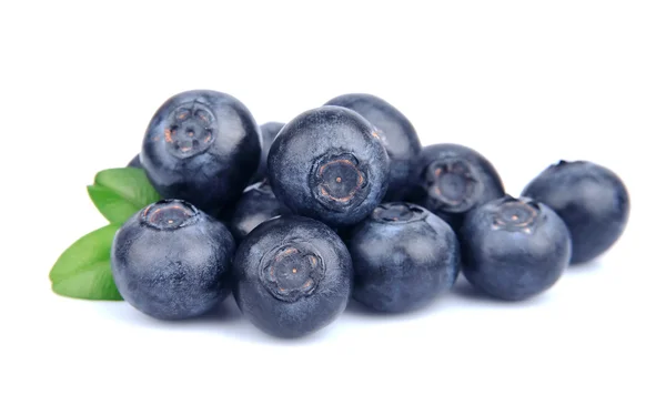 Blaubeeren mit Blättern — Stockfoto