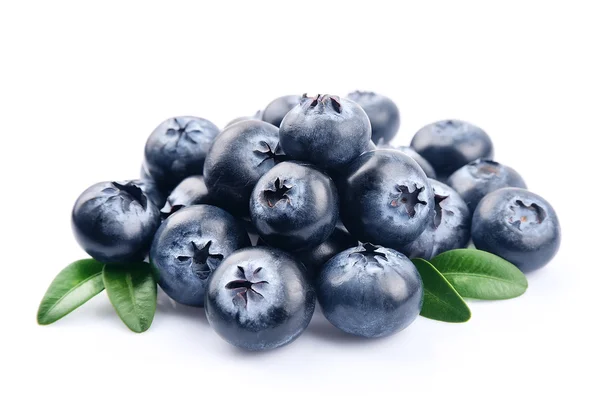 Blaubeeren mit Blättern — Stockfoto