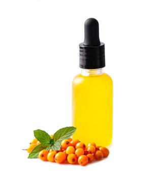 Beyaz arka planda deniz dikenli kozmetik yağı