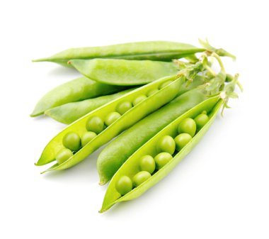 Beyaz arka planda yeşil bezelye sebzeleri.