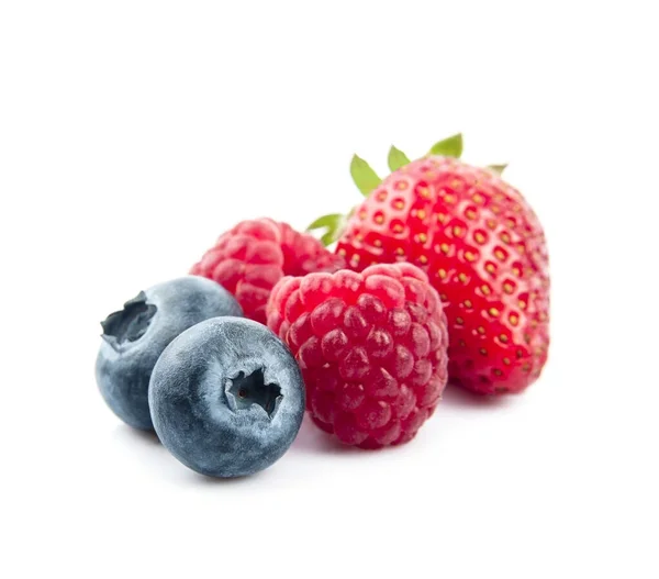 甜浆果特写 蓝莓和覆盆子在白色背景下的特写 — 图库照片