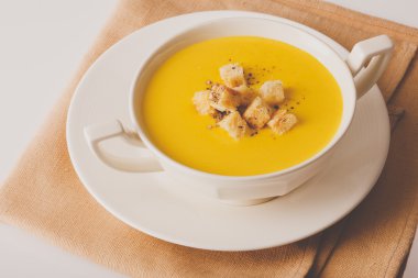 croutons krem çorba