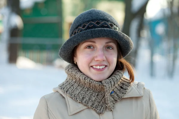 Buiten winter portret van meisje — Stockfoto