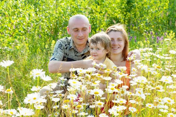 Šťastní rodiče s dítětem — Stock fotografie