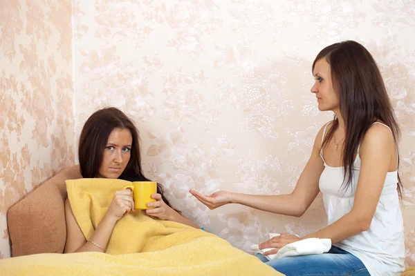 Woman cares for a sick friend — Stock Photo, Image