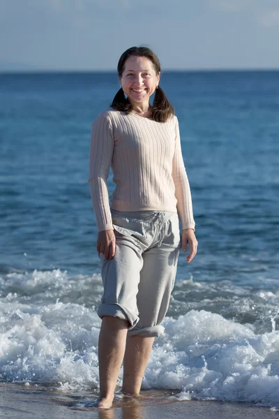 Gelukkig volwassen vrouw — Stockfoto