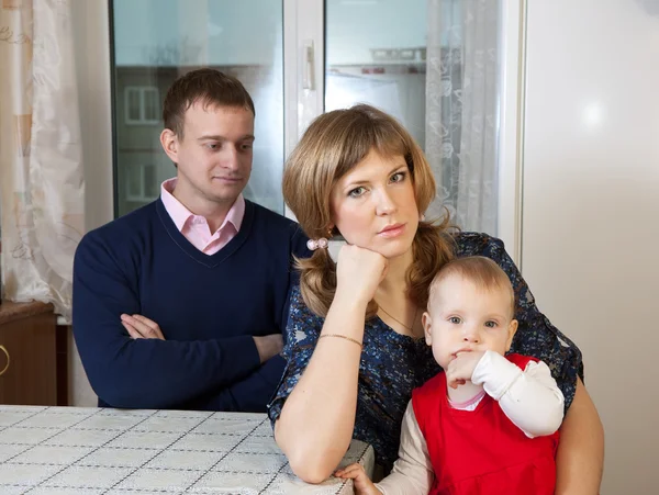 Famiglia dopo litigio in casa — Foto Stock