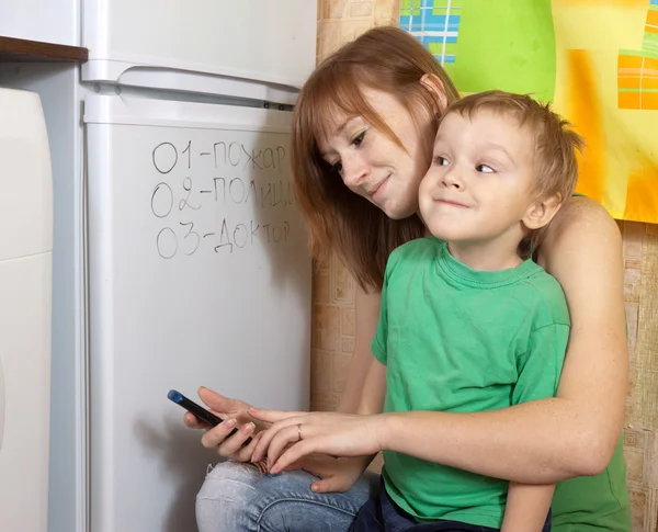 Mother teaches child — Stock Photo, Image