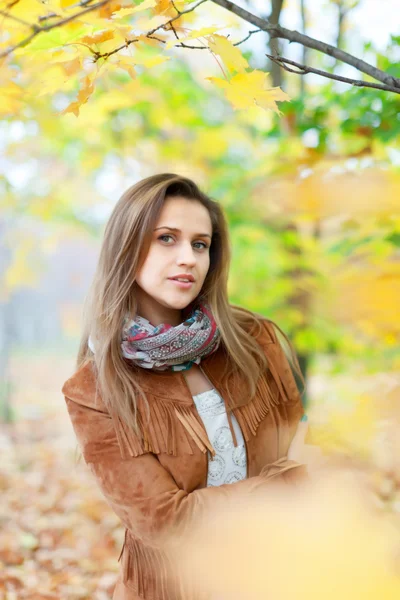 Long-haired girl in autumn — Stock Photo, Image