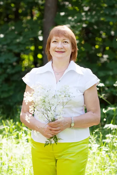 Porträtt av mogen kvinna — Stockfoto