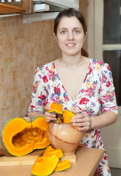 Woman cooking pumpkin in pot — Stock Photo, Image