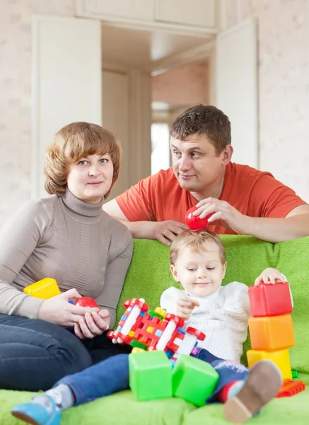Familj på tre i hem — Stockfoto
