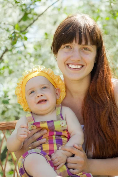 Happy mother with baby — Stock Photo, Image