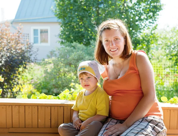 Gelukkig moeder en kind — Stockfoto