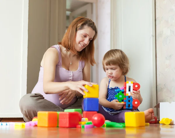 Gelukkige familie in huis — Stockfoto