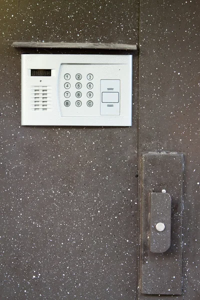 Intercomunicador en puerta de acero — Foto de Stock