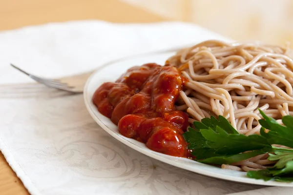 Closeup de macarrão de espaguete com ketchup — Fotografia de Stock