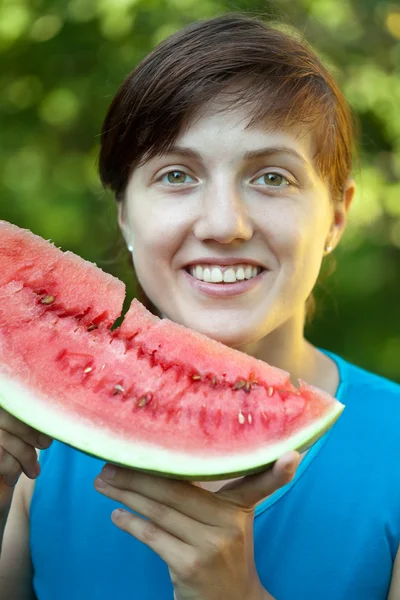 Woman with fresh watermelon — Stockfoto