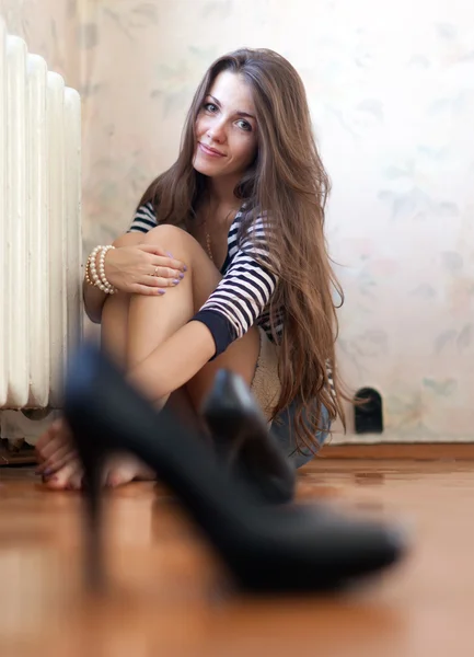 Lonely girl sitting on the floor — Stock Photo, Image