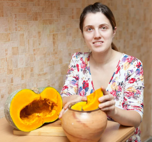 Woman cooking pumpkin in pot — Stock Photo, Image