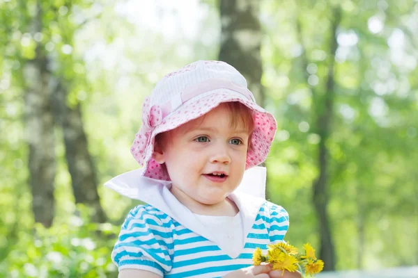 Portret van twee-jarig meisje — Stockfoto