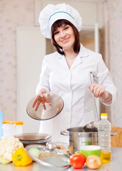 Μάγειρας γυναίκα με κουτάλα — Φωτογραφία Αρχείου