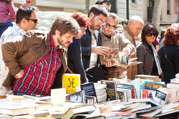 Books on stalls in Sant Jordi feast — Stock Photo, Image