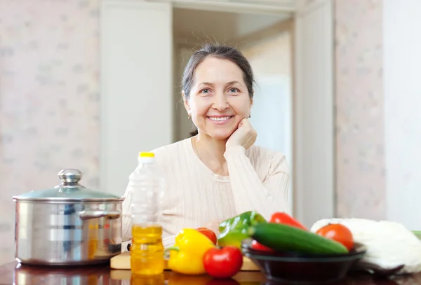 Smiling mature woman with vegetables — Stock Photo, Image